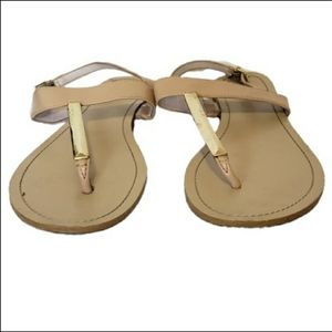 BCBG Paris cream nude faux leather t sandals with gold details size 7.5